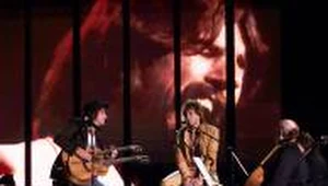 Richie Sambora i Jon Bon Jovi podczas koncertu pamięci Harrisona