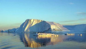Ocieplenie klimatu powoduje topnienie lodowców