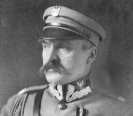 Pociąg, którym Józef Piłsudski przyjechał w listopadzie 1918 r. do Warszawy, składał się jedynie z parowozu oraz jednego wagonu