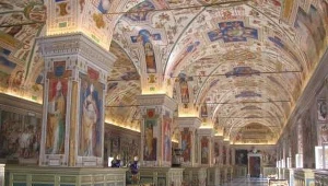 Jedna z sal Biblioteki Watykańskiej / (c) Maus-Trauden, GNU FDL