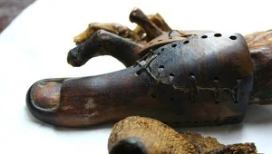 Egipska mumia z protezą palca