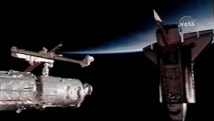 Prom Endeavour dotarł do ISS