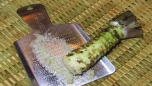 Wasabi ścierane na metalowej tarce oroshigane, ? Chris 73, GNU FDL