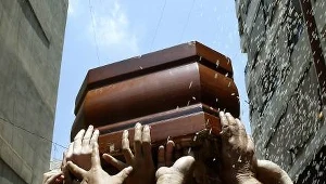 Myśli o śmierci wywołują obżarstwo