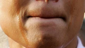 Patrzą na usta, nie na oczy