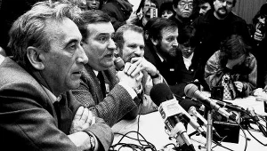 Od lewej: Tadeusz Mazowiecki, Lech Wałęsa, Bronisław Geremek, Mieczysław Gil, fot. Anna Pietuszko