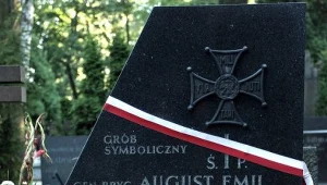 Symboliczny grób generała na Powązkach, fot. B. Krupa