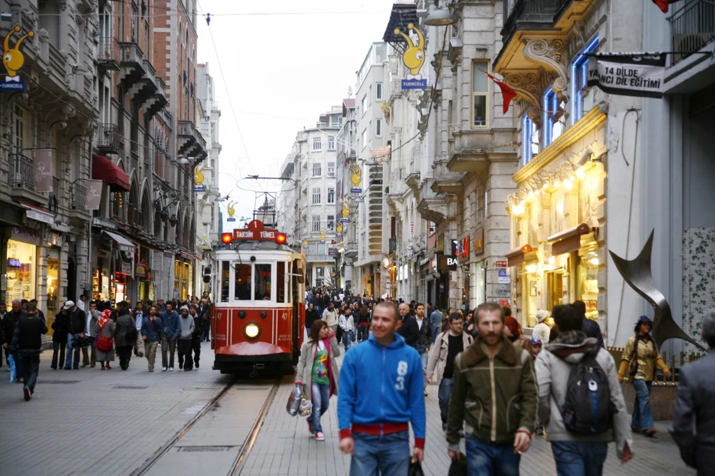 Najpopularniejszy deptak Stambułu – İstiklâl Caddesi