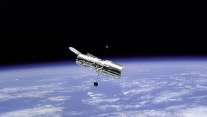 Spacer astronautów naprawiających teleskop Hubble'a