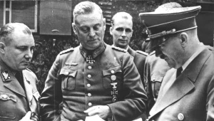 Adolf Hitler z Martinem Bormannem i Wilhelmem Keitlem