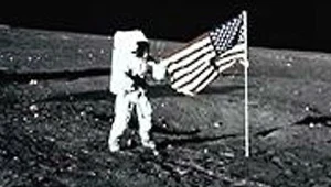 Astronauci spedzili 2 godziny, 36 minut i 40 sekund poza lądownikiem