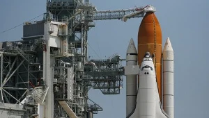 Wahadłowiec Endeavour wraca na ziemię