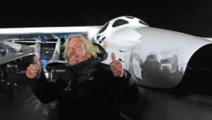 Branson i jego statek kosmiczny