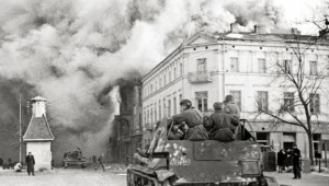 Wkroczenie armii radzieckiej do Warszawy w styczniu 1945 roku. Reprodukcja Marek Skorupski