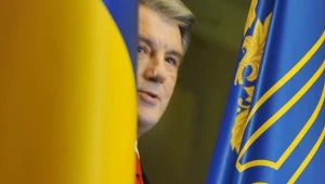 Juszczenko na odchodne odznaczył Banderę