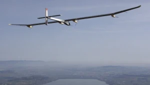 Pierwszy lot samolotu na energię słoneczną zakończył się sukcesem