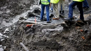 Kadłub znaleziono na głębokości około 7 metrów