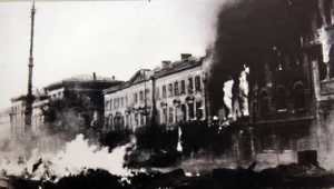 Płonąca Warszawa w sierpniu 1944 roku/fot. Mirek Noworyta