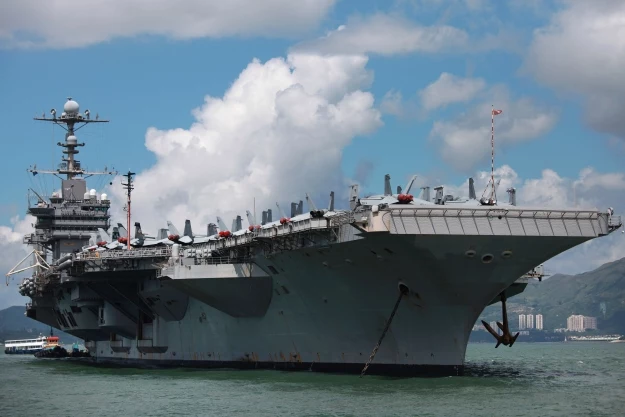 Amerykański lotniskowiec USS George Washington w Hong Kongu