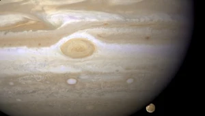 Jowisz i jeden z jego księżyców - Ganimedes