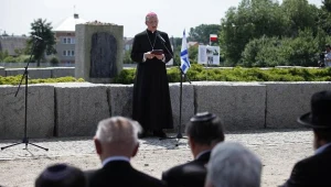 Biskup Mieczysław Cisło podczas uroczystości w Jedwabnem, fot. A. Reszko