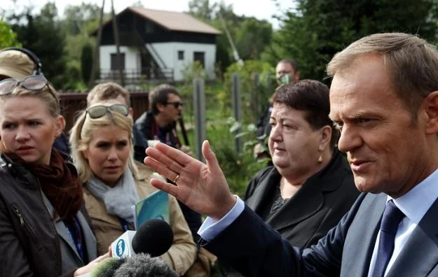 Donald Tusk i Henryka Krzywonos podczas konferencji w miejscowości Uraz / fot. R. Pietruszka Donald Tusk i Henryka Krzywonos podczas konferencji w miejscowości Uraz / fot. R. Pietruszka
