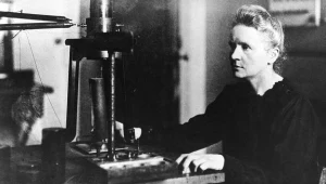Maria Skłodowskia-Curie w laboratorium, 1925 r.