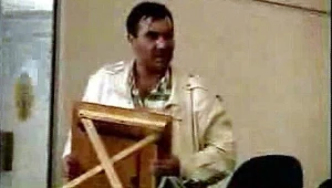 Robert Dziekański - kadr z filmu z kamery na lotnisku