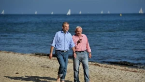 W sobotę politycy SLD próbowali walczyć o głosy wyborców... na plaży/fot. A. Warżawa