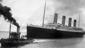 Titanic wypływa z portu