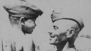 Generał Anders wśród dzieci uratowanych z Rosji