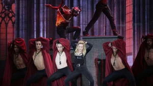 Gwiazda muzyki pop Madonna na koncercie w Paryżu, 14 lipca 2012