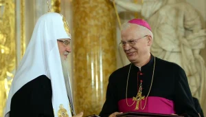 Patriarcha Moskwy Cyryl I (z lewej) i abp Józef Michalik w Warszawie, 17 sierpnia 2012