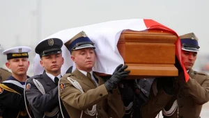Trumna z ciałem Marii Kaczyńskiej, fot. J. Kucharzyk