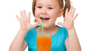 Po śniadaniu, popijanym sokiem owocowym, nie myj zębów!