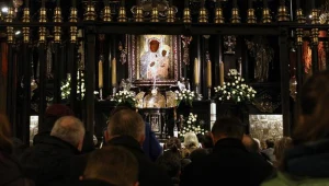 Wierni w Kaplicy Obrazu Matki Boskiej Częstochowskiej, 9 grudnia 2012