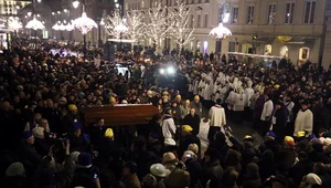 Kondukt żałobny z trumną z ciałem prymasa Polski kard. Józefa Glempa , fot. T. Gzell