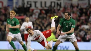 Robert Lewandowski (w środku) po raz kolejny nie strzelił gola w reprezentacji