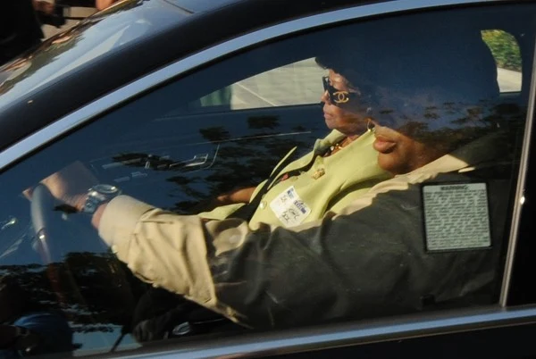 Katherine Jackson - matka Michaela Jacksona - opuszcza szpital po śmierci syna