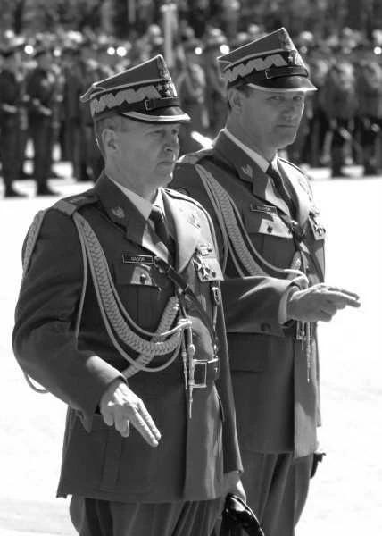Szef Sztabu Generalnego WP gen. Franciszek Gągor i dowódca garnizonu warszawskiego WP gen. bryg. Kazimierz Gilarski, fot. Adam Chelstowski
