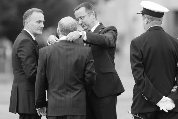 Mariusz Kazana, dyrektor protokołu dyplomatycznego MSZ (trzeci od lewej), fot. Łukasz Głowala