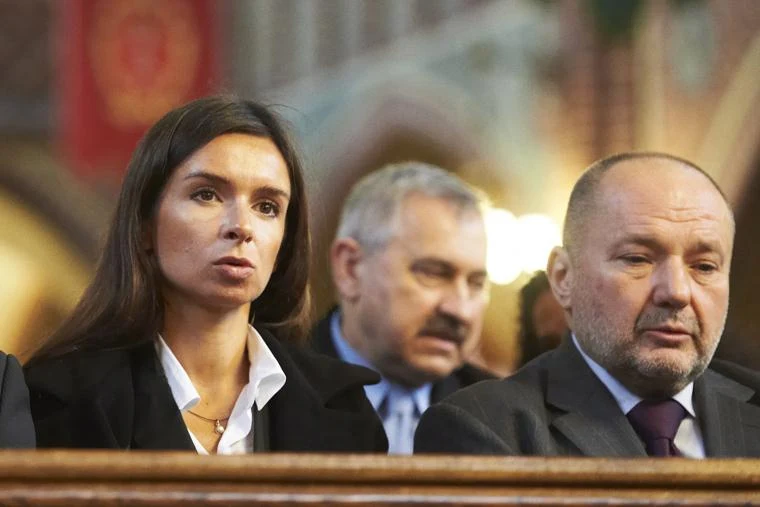 Córka pary prezydenckiej Marii i Lecha Kaczyńskich, Marta Kaczyńska i prezes Stowarzyszenia "Ruch Społeczny im. Prezydenta Rzeczypospolitej Polskiej Maciej Łopiński uczestniczą w mszy żałobnej w kościele Najświętszego Serca Jezusowego w Gdańsku-Wrzeszczu, fot. Adam Warżawa Córka pary prezydenckiej Marii i Lecha Kaczyńskich, Marta Kaczyńska i prezes Stowarzyszenia "Ruch Społeczny im. Prezydenta Rzeczypospolitej Polskiej Maciej Łopiński uczestniczą w mszy żałobnej w kościele Najświętszego Serca Jezusowego w Gdańsku-Wrzeszczu, fot. Adam Warżawa