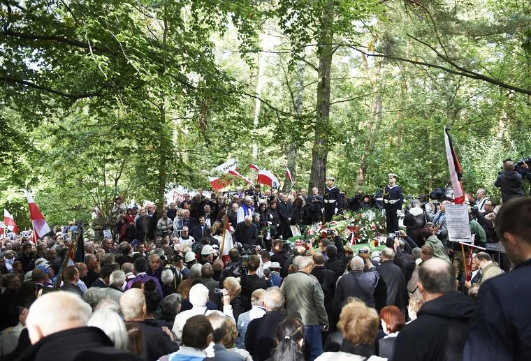 Uroczystości pogrzebowe Anny Walentynowicz na gdańskim cmentarzy Srebrzysko. Fot. Adam Warżawa Uroczystości pogrzebowe Anny Walentynowicz na gdańskim cmentarzy Srebrzysko. Fot. Adam Warżawa