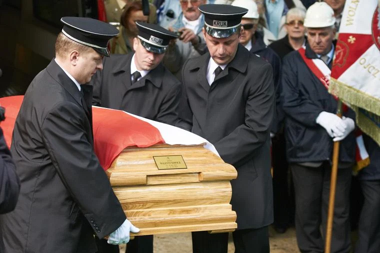 Uroczystości pogrzebowe Anny Walentynowicz na gdańskim cmentarzy Srebrzysko. Fot. Adam Warżawa Uroczystości pogrzebowe Anny Walentynowicz na gdańskim cmentarzy Srebrzysko. Fot. Adam Warżawa