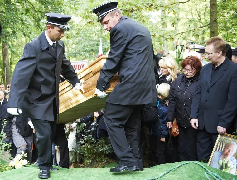 Uroczystości pogrzebowe Anny Walentynowicz na gdańskim cmentarzy Srebrzysko. Fot. Adam Warżawa Uroczystości pogrzebowe Anny Walentynowicz na gdańskim cmentarzy Srebrzysko. Fot. Adam Warżawa