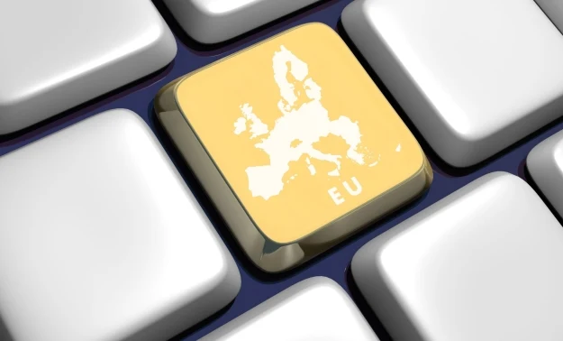 Każdego dnia w sieci krąży około 150 tys. wirusów komputerowych i codziennie zagrożonych zostaje 148 tys. komputerów. Każdego dnia w sieci krąży około 150 tys. wirusów komputerowych i codziennie zagrożonych zostaje 148 tys. komputerów.