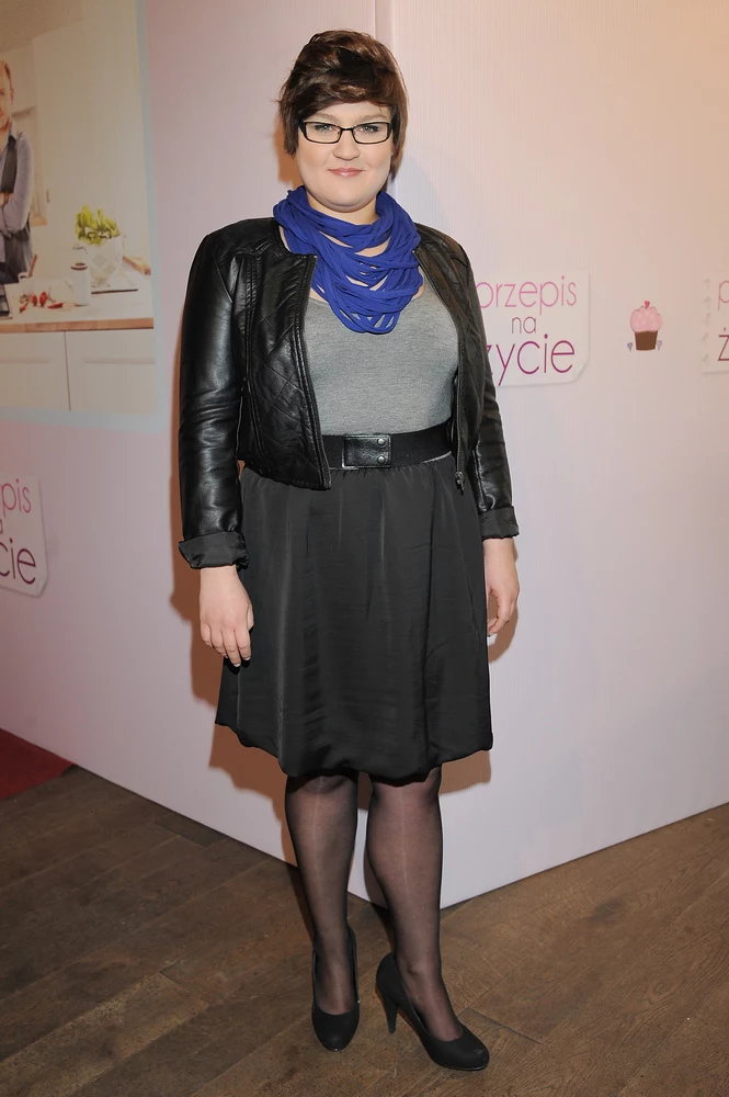 Dominika Gwit zadebiutowała w Galeriankach. Od tamtego czasu dziewczyna sporo jednak przytyła. Póki co, jej figura wydaję się być jej atutem a sama aktorka ma do siebie duży dystans Dominika Gwit zadebiutowała w Galeriankach. Od tamtego czasu dziewczyna sporo jednak przytyła. Póki co, jej figura wydaję się być jej atutem a sama aktorka ma do siebie duży dystans