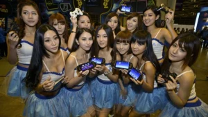 Włodarzom firmy Sony na pewno nie jest tak do śmiechu jak paniom na zdjęciu...