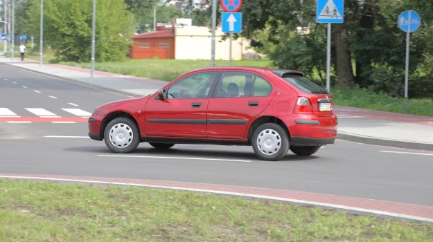 Rover 25 nie zachwyca ani wygodą, ani niezawodnością. Ma za to oryginalny wygląd.