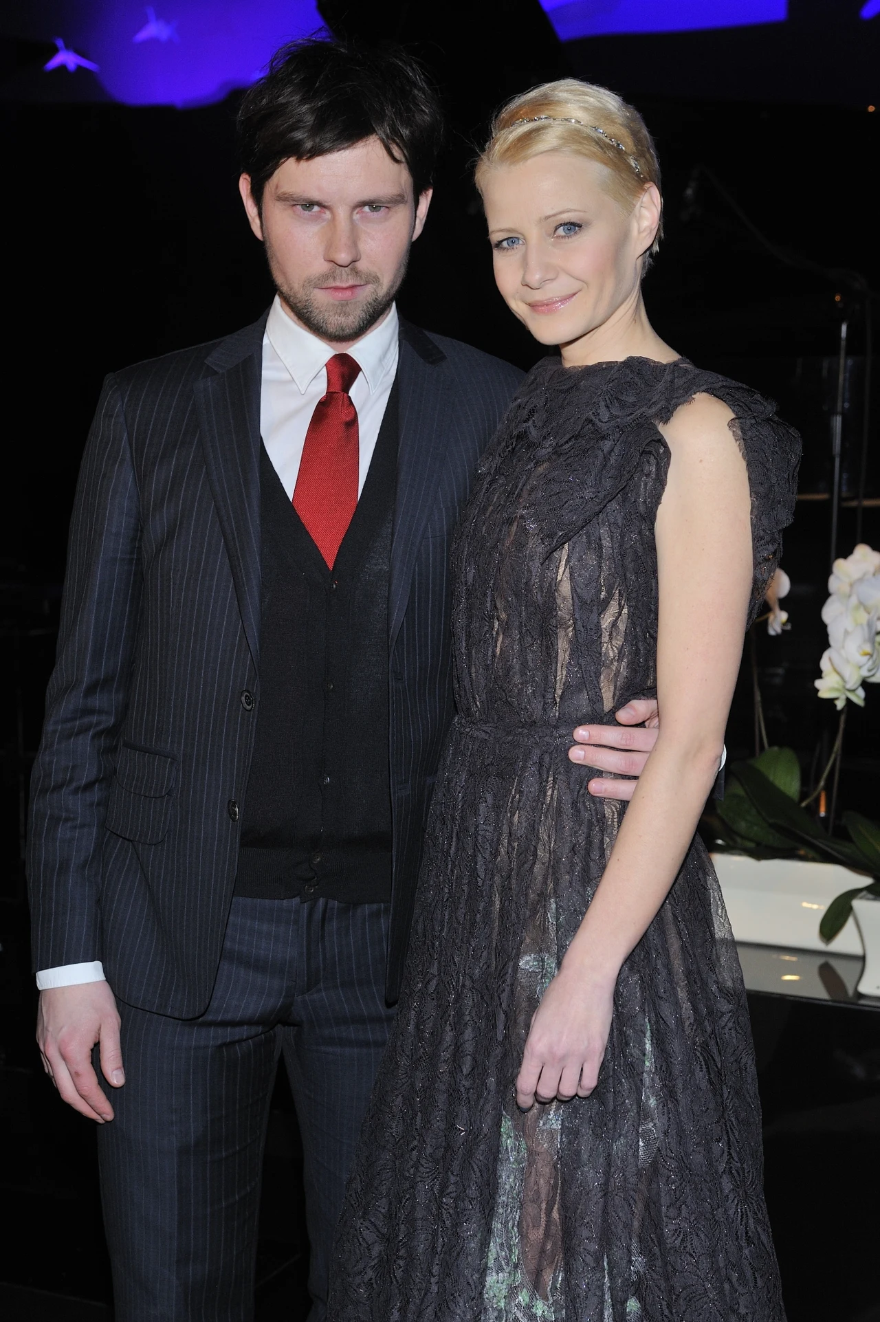 Małgorzata Kożuchowska i Bartek Wróblewski wzięli ślub w 2008 roku, a poznali jakieś trzy lata wcześniej. Miłość nadal kwitnie i nic nie wskazuje na to, aby miało się coś w najbliższym czasie zmienić. Małgorzata Kożuchowska i Bartek Wróblewski wzięli ślub w 2008 roku, a poznali jakieś trzy lata wcześniej. Miłość nadal kwitnie i nic nie wskazuje na to, aby miało się coś w najbliższym czasie zmienić.